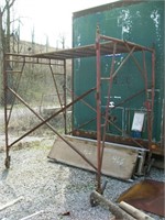 METAL SCAFFOLD WITH 3 WALK BOARDS