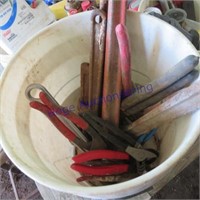 BUCKET- PIPE WRENCHES