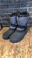 Size 12 men’s snow boots George brand