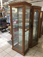 Curio cabinet w/front sliding door, 8 glass