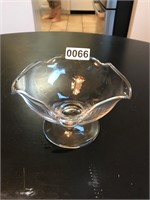 Glass bowl with 5 folds