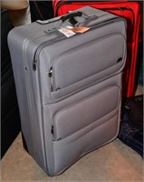 New large Samsonite grey suitcase