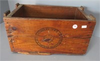 General Electric advertising crate. Measures: 8"