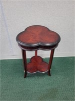 DECORATIVE 3-LEAF CLOVER SHAPED SIDE TABLE/PLANT