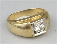 14K Gold & Diamond Men's Ring.
