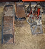 Lot: 6 jack stands, pair 2pc auto ramps; as is
