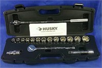 New 18pc husky mechanic's tool set