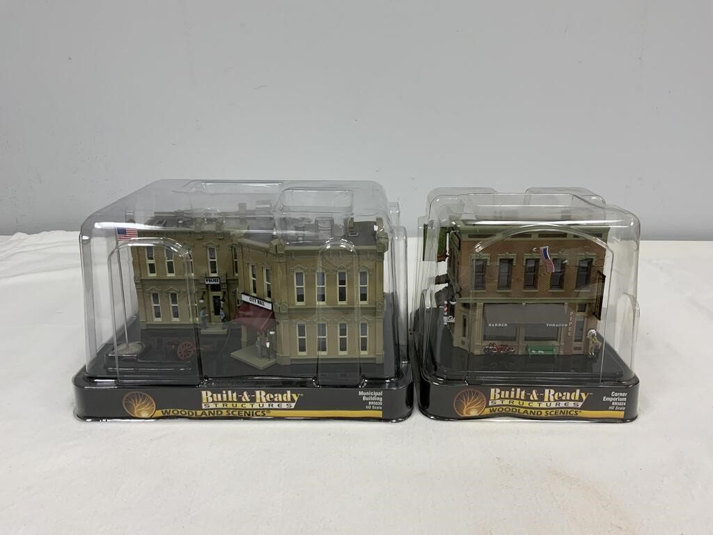 HO Scale Municipal Building and Corner Emporium