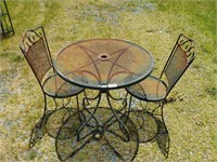 Metal BistroTable and 2 chairs