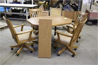 Dining Table w/(4) Chairs, Approx 48"x36"x30" &