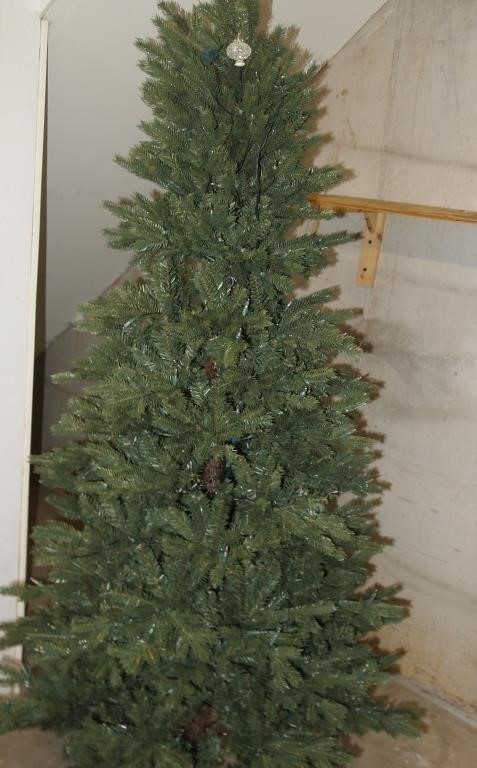 Prelit Christmas Tree/8 Foot