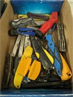 TRAY OF KNIVES, PLIERS, MISC