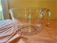 Large glass measuring bowl 2 quarts