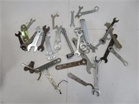 Quantity of wrenches