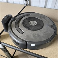 iRobot Roomba Vacuum W Charger Base