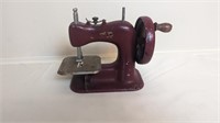 ANTIQUE CHILD SIZE STITCHMISTRESS HAND CRANK SEWIN