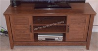 (L) TV/Entertainment Stand - 47x17x23.5"
