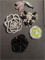 Lot of 5 Brooches