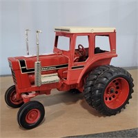 ERTL - 1:16 - INTERNATIONAL TRACTOR 1568