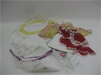 Lot Vintage Doilies & Linens