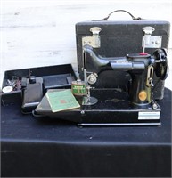 Antique Portable Singer Sewing Machine - works