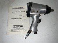 Half-inch central pneumatic impact wrench