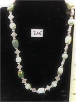 16" jade bead necklace       (k 5)