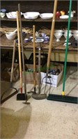 Miscellaneous lot, edgers, sickle, Ho, push broom,