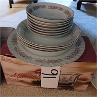 4 MOMENTS BOWLS, 12 PIECES OF CHINA