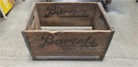 (1) Vintage Wooden Crate (18"×12"×11")