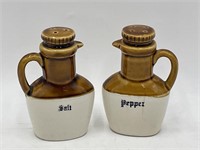 VTG Ceramic Art Pottery salt and pepper shakers