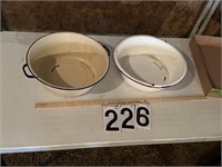 2 Enamel wash pans