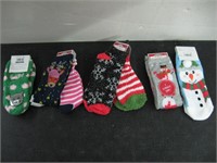 7 PAIR NEW HOLIDAY SOCKS & SLIPPERS LOT C