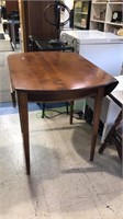 Hitchcock maple drop leaf table, 30 to 33 x 25