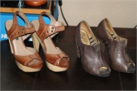Two pairs of heeled shoes,