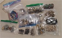 Mixed Jewellery Lot Incl. Cat Brooches