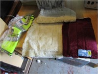 rugs & safety vest