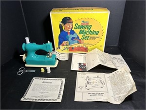 Hasbro Sew-Rite Sewing Machine Set