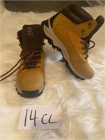 New Timberland Boots size 9 1/2