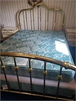 Full bed w/mattresses