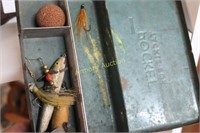 SMALL METAL LURE BOX WITH ACCESSORIES