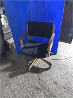 Vintage Oak office chair And a bow back chair