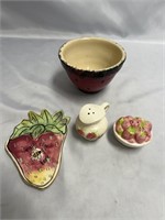 VINTAGE SWEET STRAWBERRY CERAMIC 5.5 INCH BOWL,