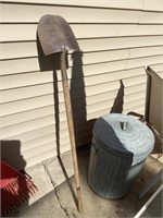 Sand shovel