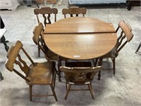Beautiful Round Dining Table & 6 Chairs.