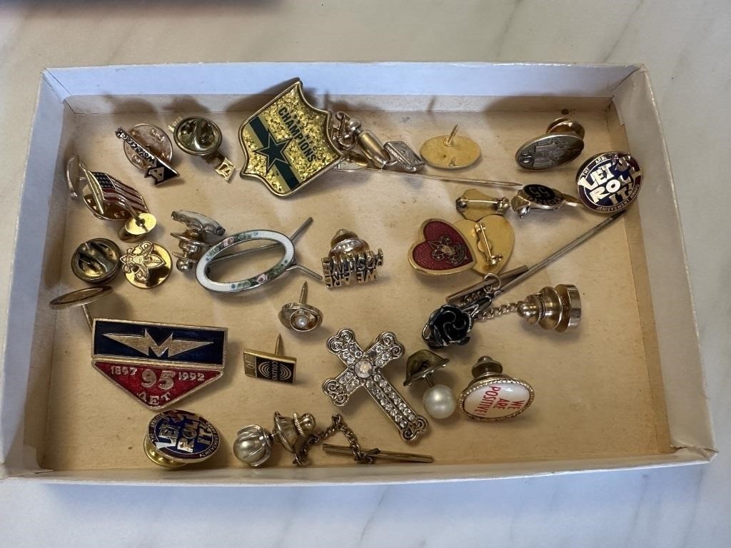 LARGE LOT OF MIXED PINS / TIE CLASPS