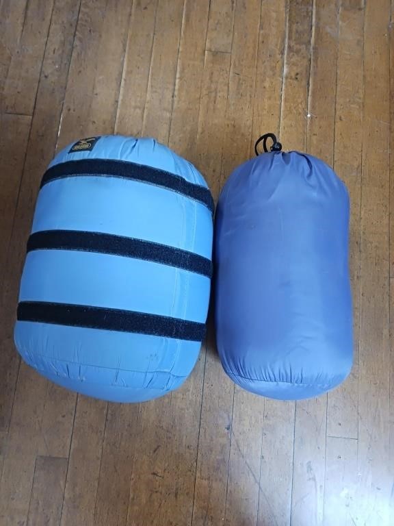 2 SLEEPING BAGS