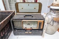 Vintage Zenith Radio - 17.5" W x 8" D x 11" T