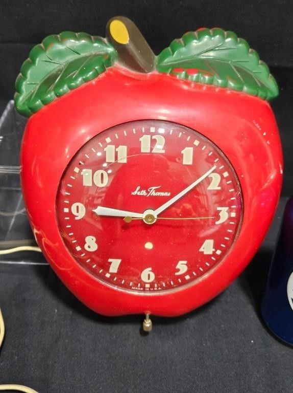 Vintage Seth Thomas Apple Wall Clock Works