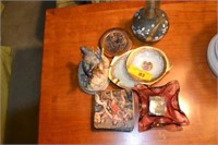 GROUP OF ITEMS 6 ITEMS INCLUDES GLASS VASE,